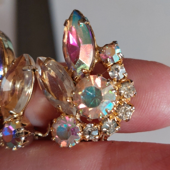 Juliana DeLizza & Elster stunning AB and clear rhinestone goldtone clip earrings - Picture 14 of 15
